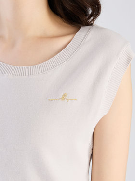 FEMME ウィメンズ 【Outlet】”b.” ロゴ刺繍 コットンニット ベスト ”Ovaline” ベージュ系その他