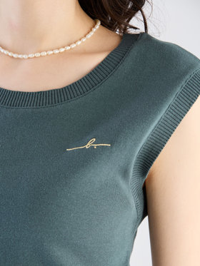 FEMME ウィメンズ 【Outlet】”b.” ロゴ刺繍 コットンニット ベスト ”Ovaline” グリーン