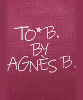 To b. by agnès b. マルチカラー ロゴ ポーチ ボルドー