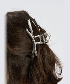 To b. by agnès b. メタル リボン ヘアクリップ シルバー