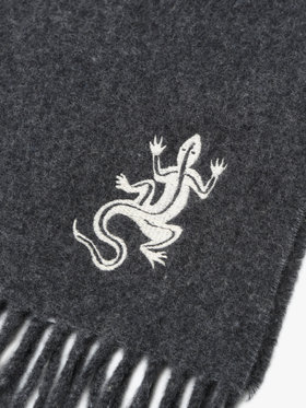 HOMME メンズ アイコニック 刺繍 ウール マフラー "Lezard" グレー