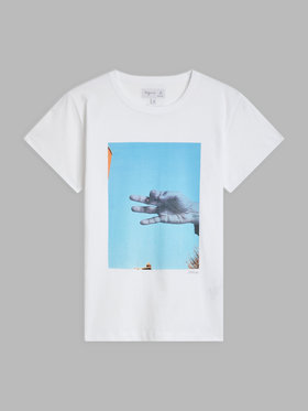 FEMME ウィメンズ プリント コットン 半袖 アーティスト Tシャツ "Jiro Konami" ホワイト