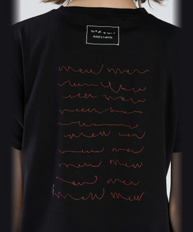 To b. by agnès b. Cat T オーガニックコットン 半袖 アーティストTシャツ ブラック
