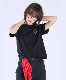 To b. by agnès b. メッセージ 刺繍 コットン 半袖 Tシャツ "Bonheur" ブラック