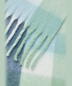 To b. by agnès b. ブロックチェック マフラー ブルー
