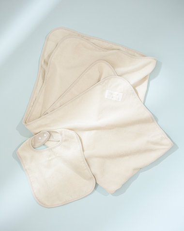 WEB限定 ギフトボックス agnes b. × UCHINO ベビーケット・スタイ 2点セット