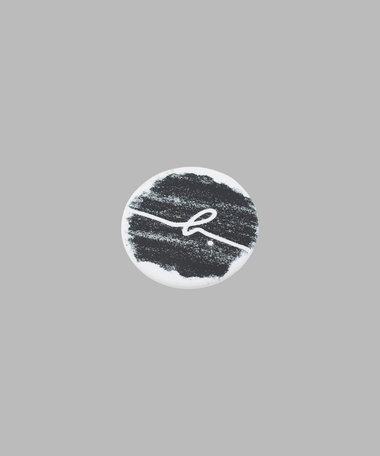 スモール "b."ロゴ スチール ピンバッジ